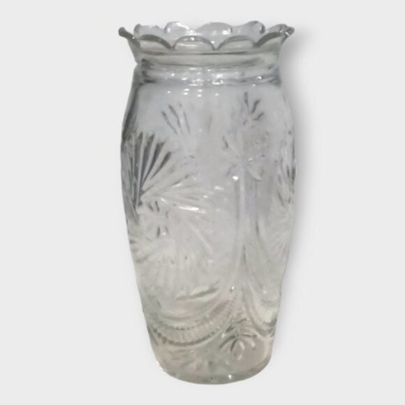 Vintage Large Clear Cut Glass Pinwheel Patterned Scalloped Rim Vase - Picture 1 of 6